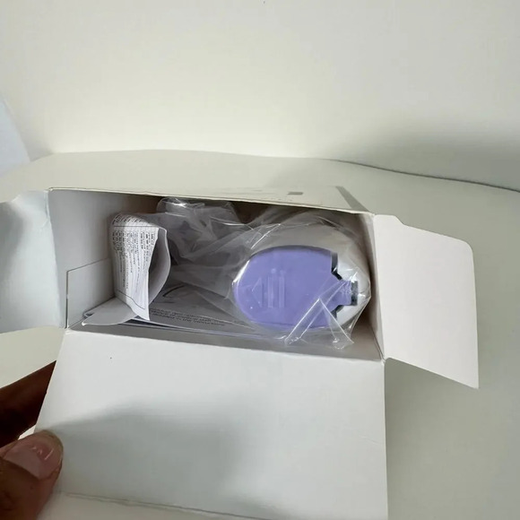 Infrared Thermometer white and purple new in box and another use (2x1) - Picture 4 of 7